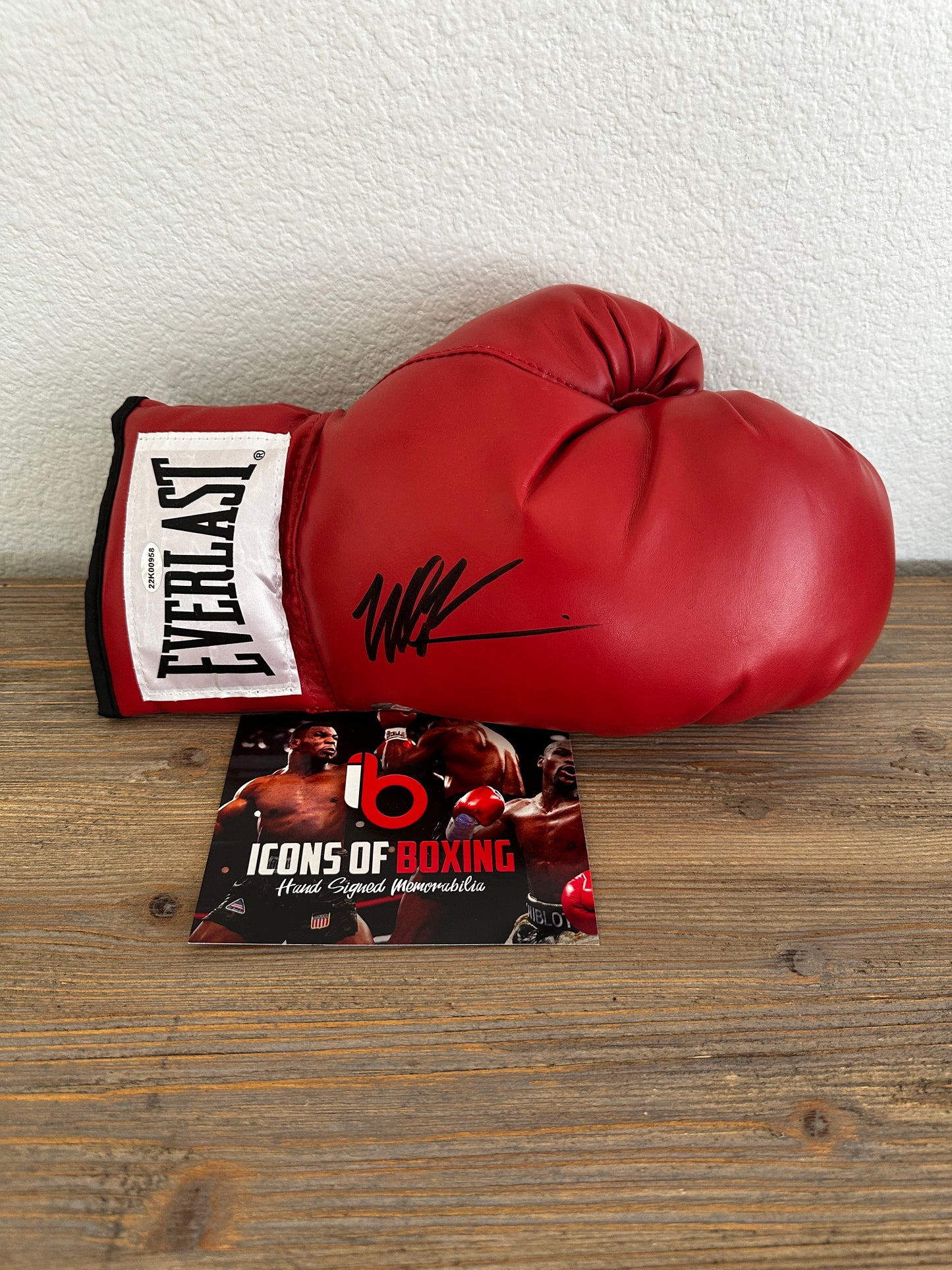 Mike Tyson signed Everlast RH boxing glove