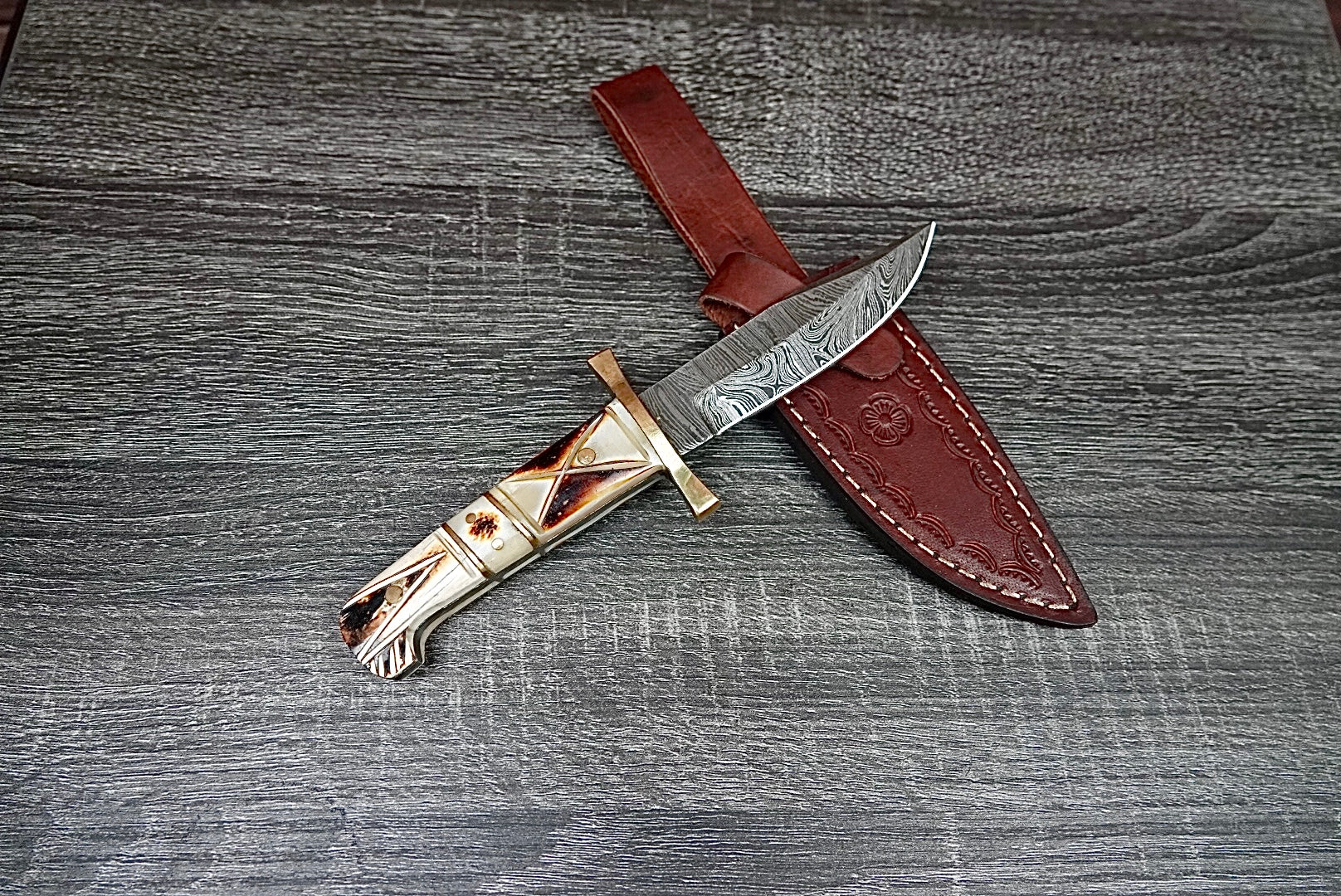 Handmade Damascus steel blade with camel bone handle