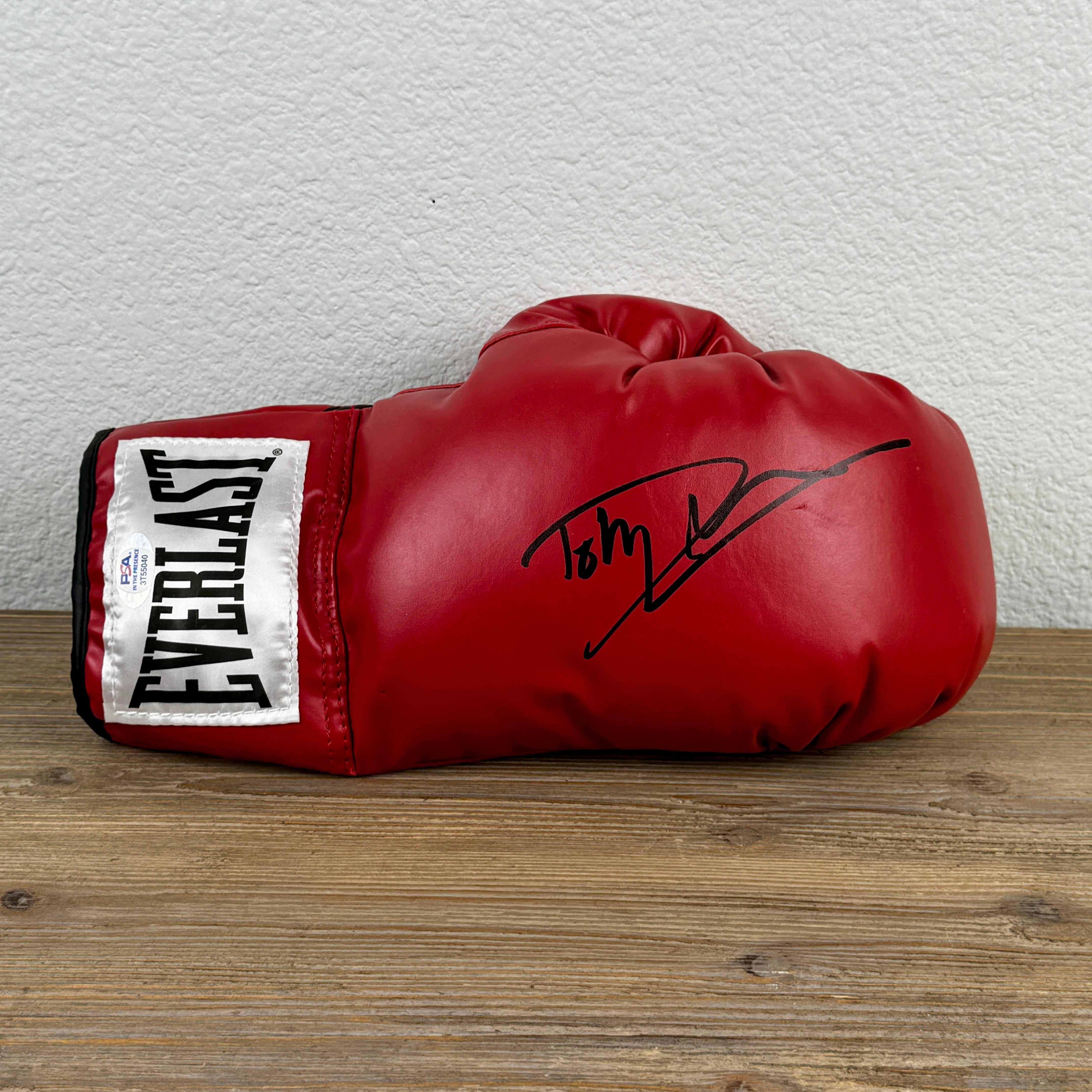 Dolph Lundgren signed Everlast red boxing glove PSA Authenticated